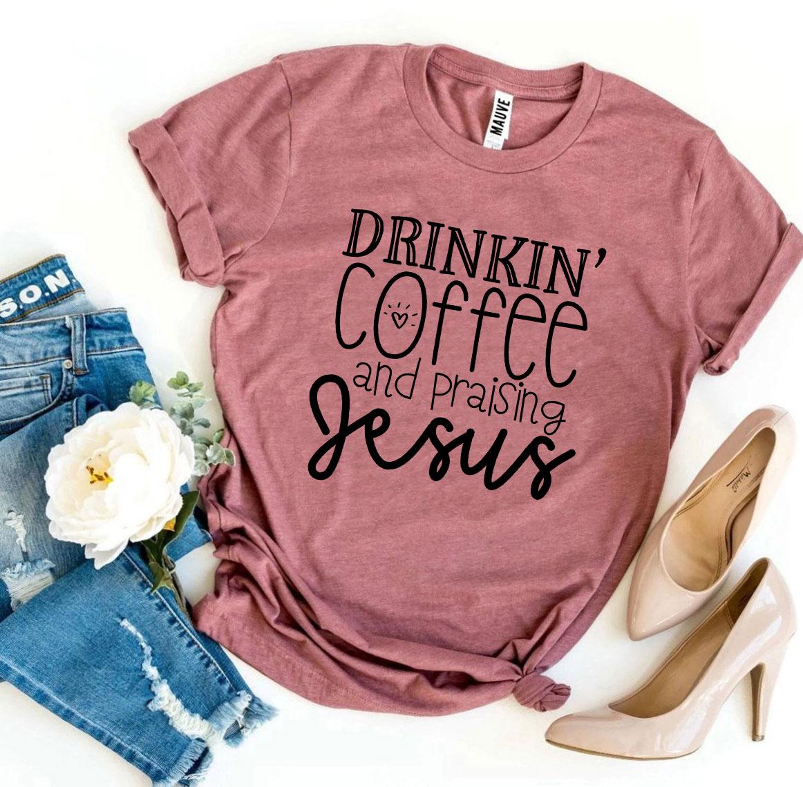 T-SHIRT | Drinkin’ Coffee And Praising Jesus